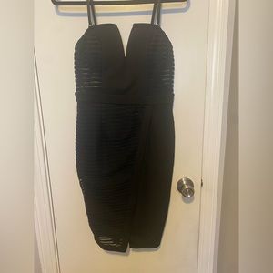 Adjustable / removable strap dress with structured V neck line.